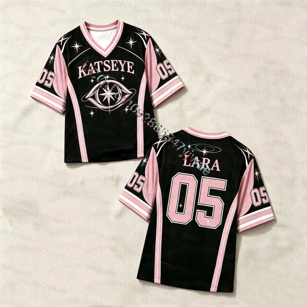 Kaos Unisex KATSEYE Konser Mus - Golf Tees ulasan dan harga